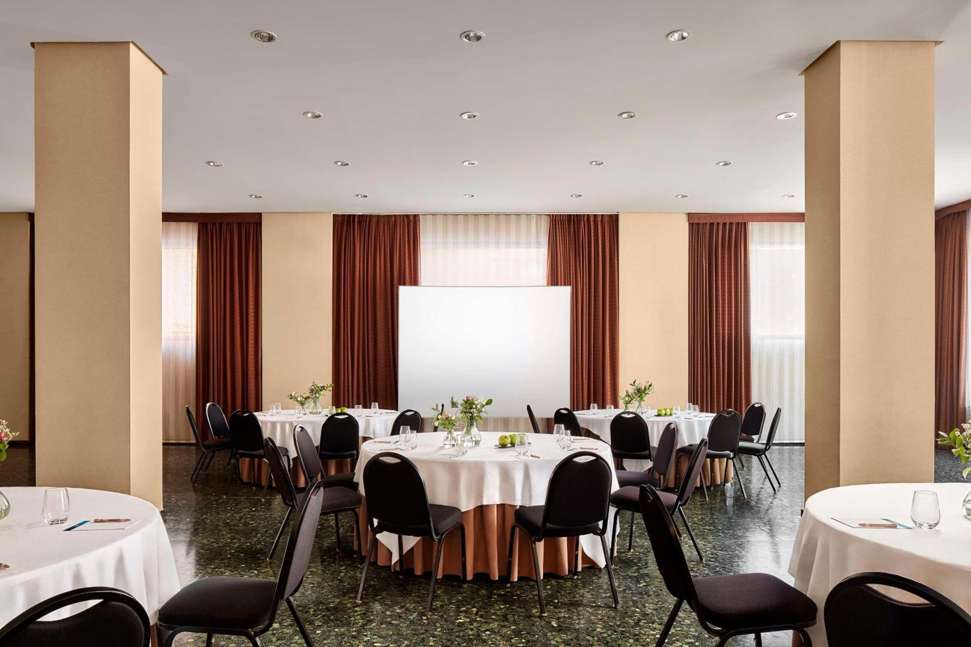 Nh Ciudad De Cuenca Hotel Cuenca  Bagian luar foto